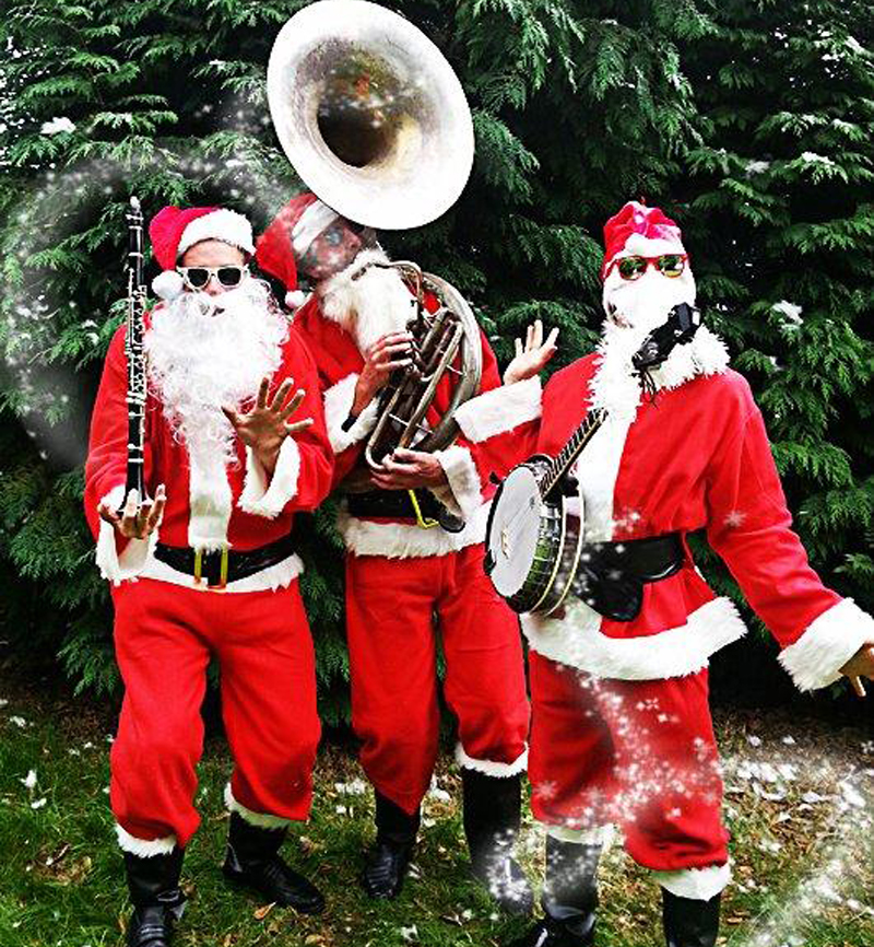 SANTA ROVING XMAS BAND HIRE UK